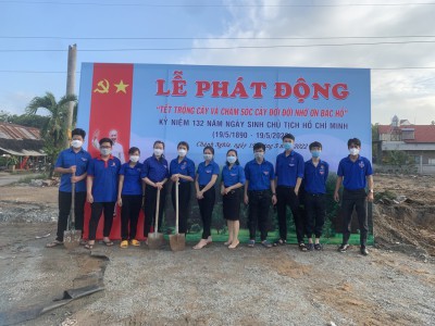 Tham gia "Tết trồng cây đời đời nhớ ơn Bác Hồ" của phường Chánh Nghĩa