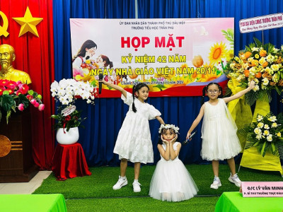 Họp mặt nhân ngày Nhà giáo Việt Nam 20/11