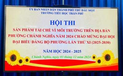 Tham gia hội thi sản phẩm tái chế chào mừng đại hội đại biểu Đảng bộ phường lần thứ XI