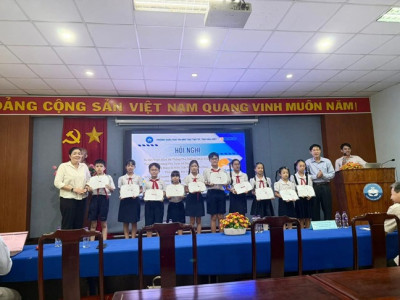 Tham dự hội nghị Sơ kết triển khai hệ thống thư viện số DLiB