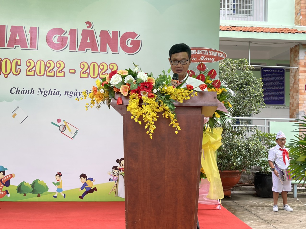 Ông Nguyễn Văn Tân - PCT UBND phường đọc thư Chủ tịch nước