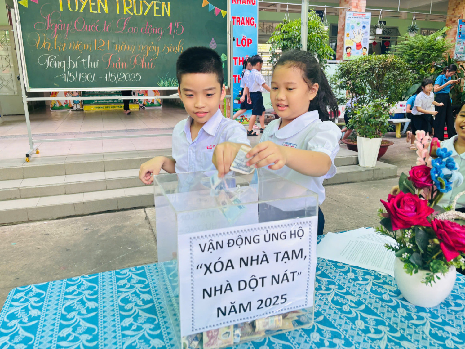 Trường Tiểu học Trần Phú tổ chức chương trình vận động ủng hộ "xóa nhà tạm, nhà dột nát".